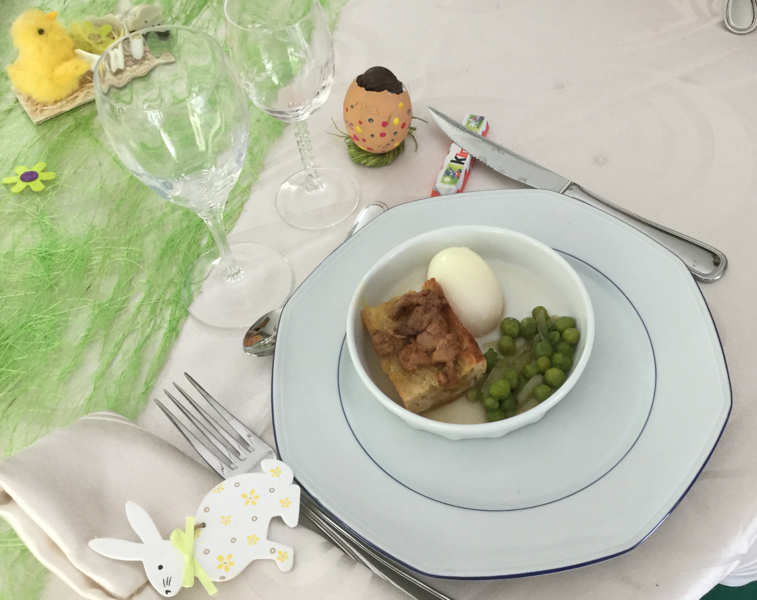 Oeuf parfait et petits pois printaniers